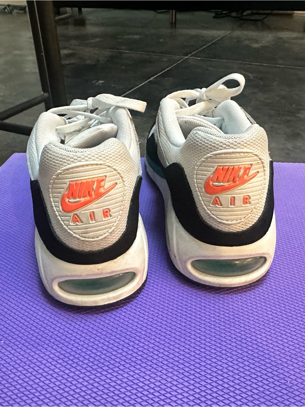 Nike air max correlate white, Black & Coral - Picture 3 of 5